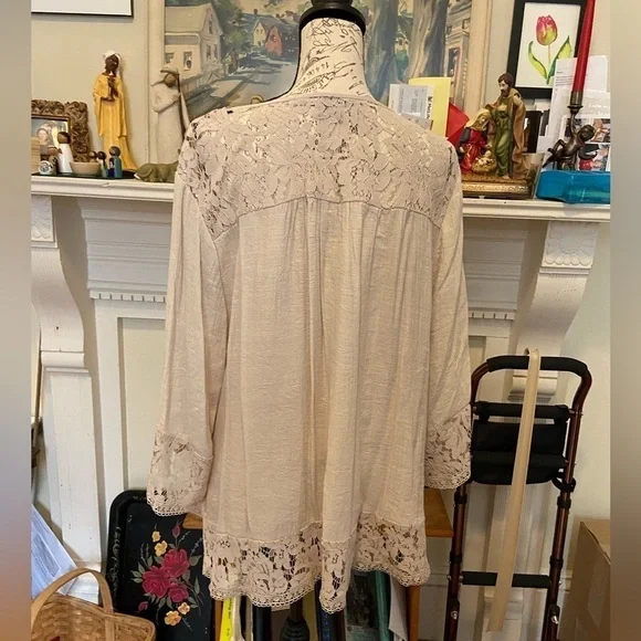 Zac & Rachel Cream Lace Blouse - Picture 2 of 8